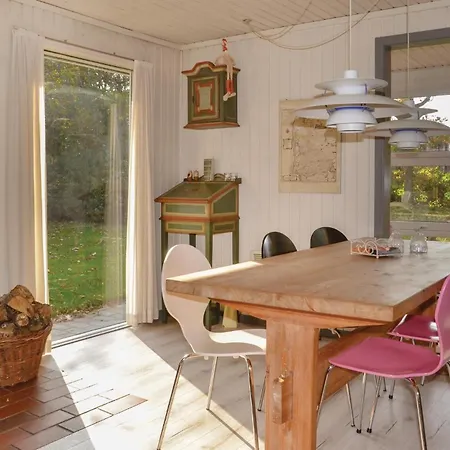 Hébergement de vacances Three-bedroom In V *